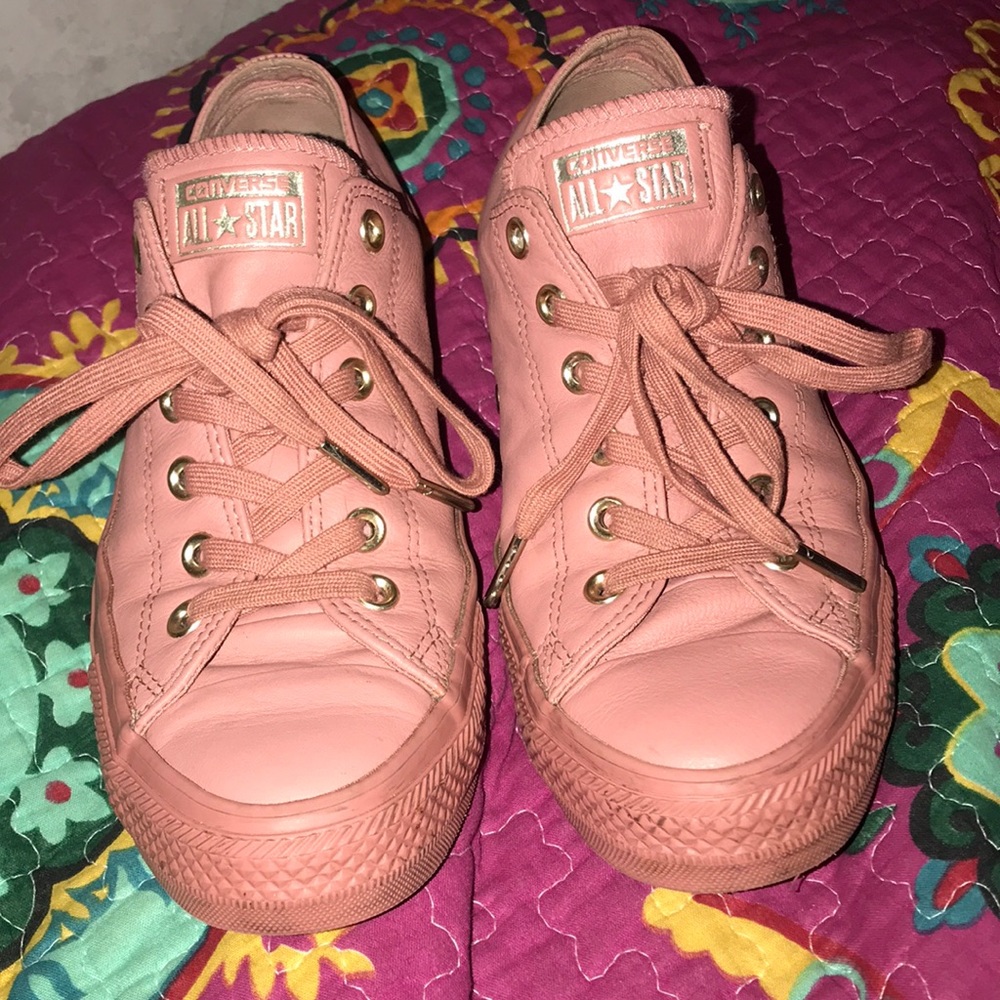 Converse pink leather low tops women’s sz/9.5